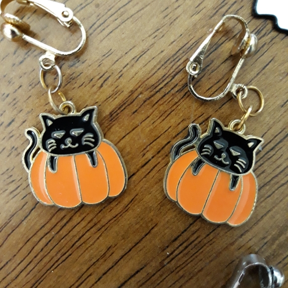 3 pairs Halloween 🎃 clip on earrings - Picture 3 of 4